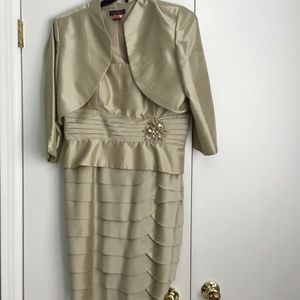 Jessica Howard dress with a little jacket size 16 . Champagne color